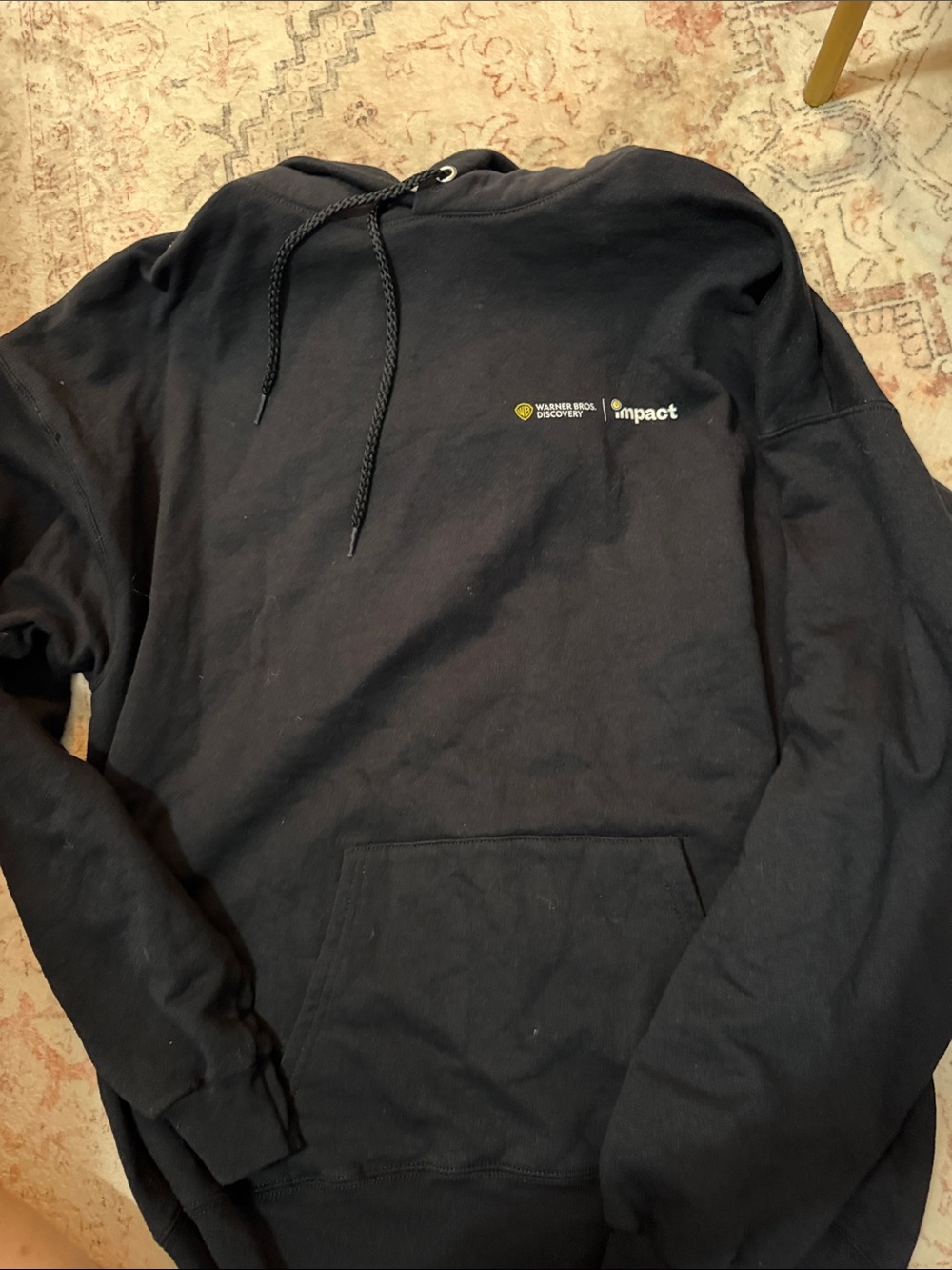 Source Unknown Black Men's Pullover Hoodie with Small Chest Logo